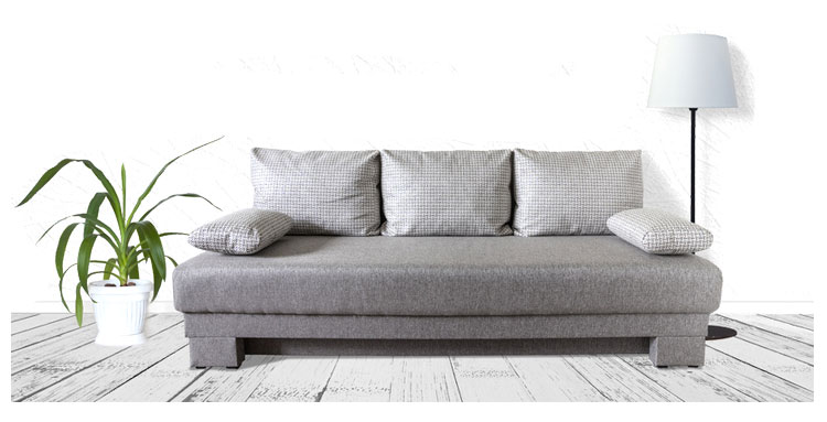 Mit der Signal Iduna Hausratversicherung Couch und Lampe bestens abgesichert